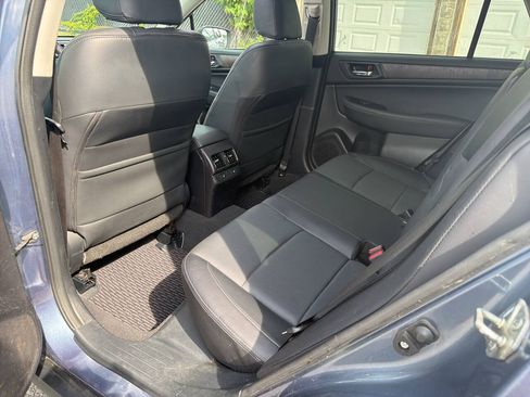 Used 2017 Subaru Outback 2.5i Limited AWD/4WD image 18