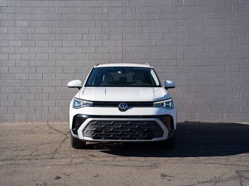 New 2026 Volkswagen Taos SE image 2