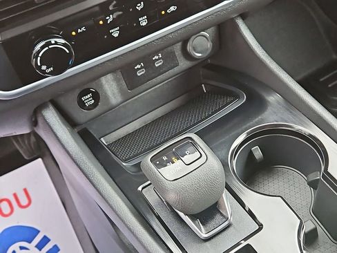 Used 2025 Nissan Rogue S image 17