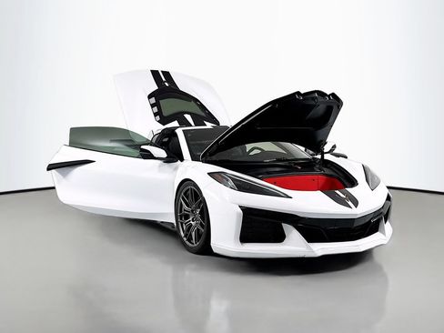 Used 2023 Chevrolet Corvette Z06 w/ Stealth Interior Trim Package RWD image 32