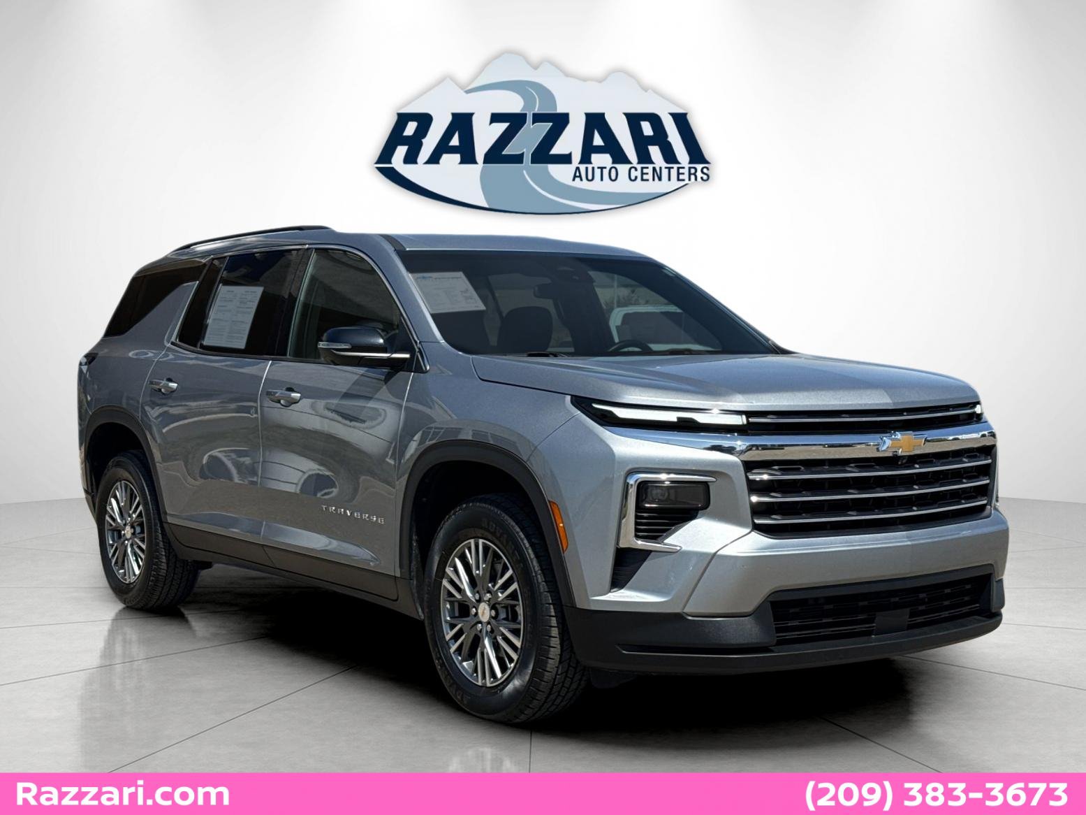 Used 2024 Chevrolet Traverse LT FWD image 1