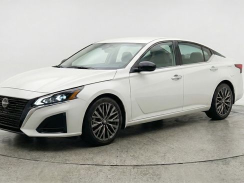 Used 2025 Nissan Altima 2.5 SV image 3