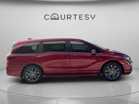 New 2026 Honda Odyssey Touring image 7