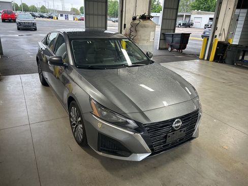 Used 2025 Nissan Altima 2.5 SV FWD image 7