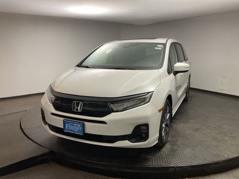 New 2026 Honda Odyssey Touring image 3