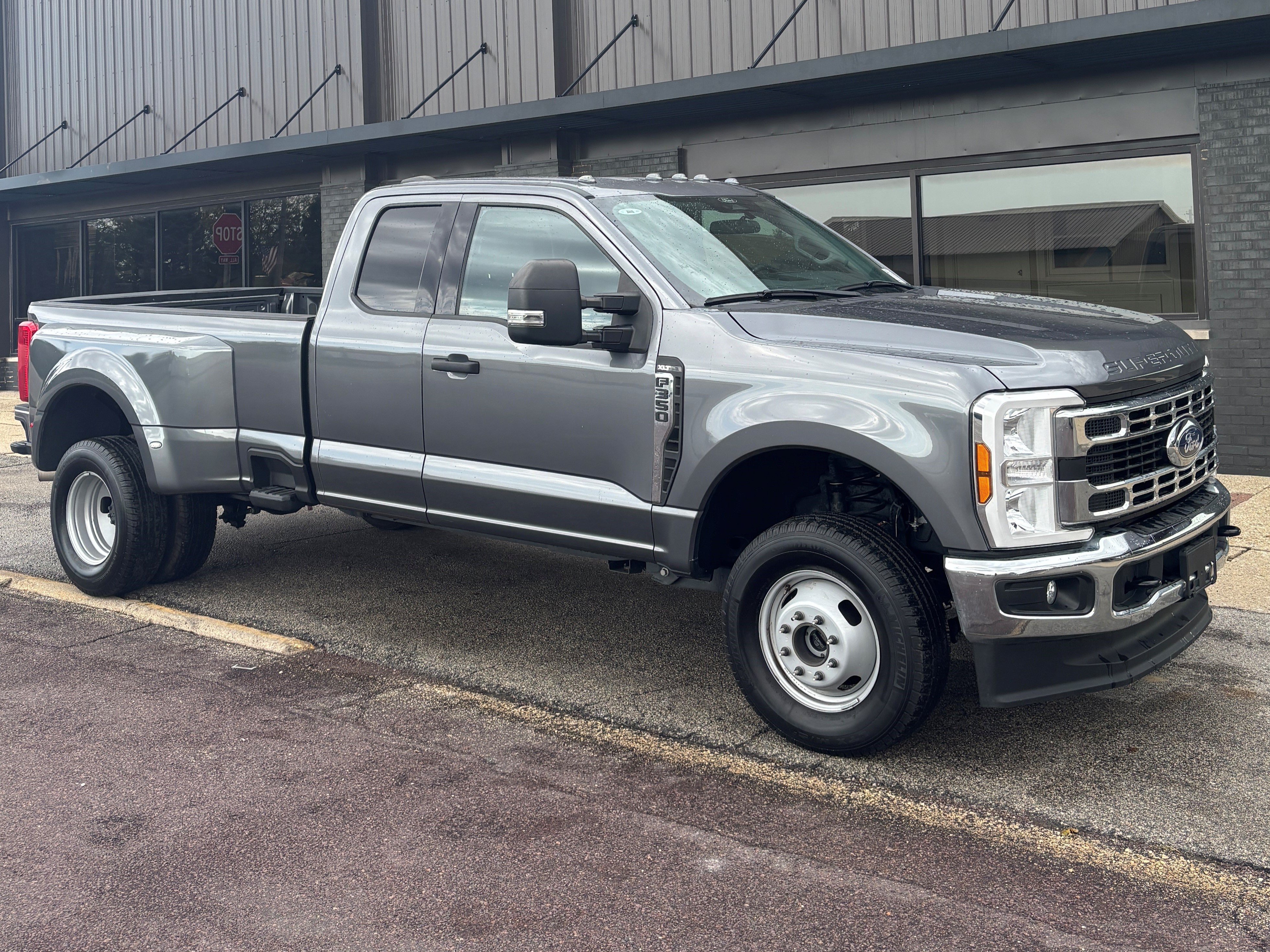 Used 2024 Ford F350 XLT AWD/4WD image 3