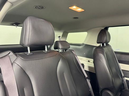 Used 2024 Kia Carnival LX image 25