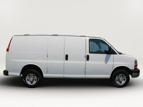 Used 2013 Chevrolet Express 3500 RWD image 10