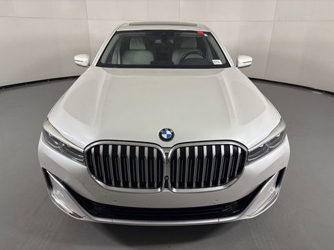 Used 2020 BMW 740i image 3