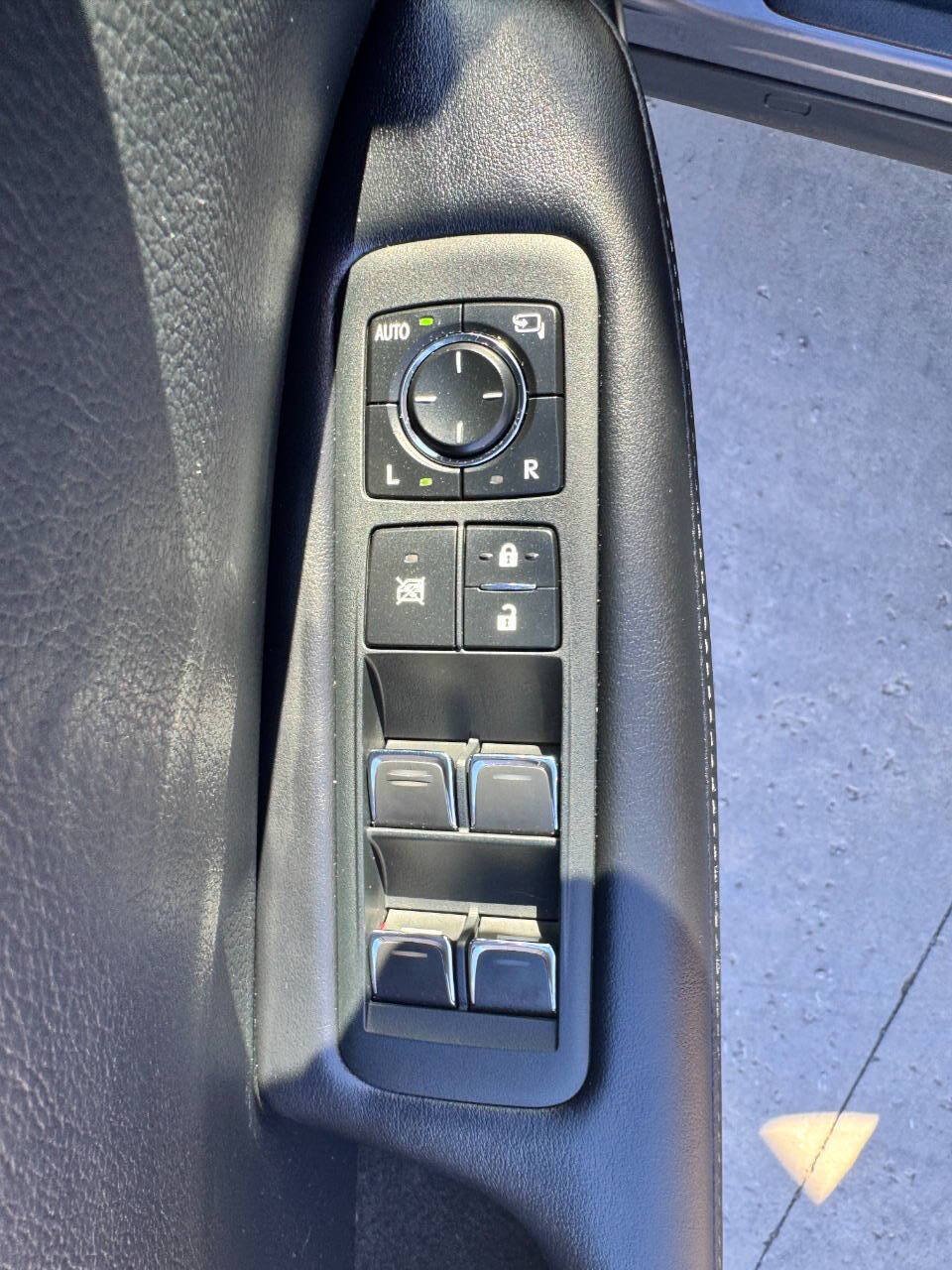 Used 2022 Lexus RX 350L Premium w/ Premium Package AWD/4WD image 26