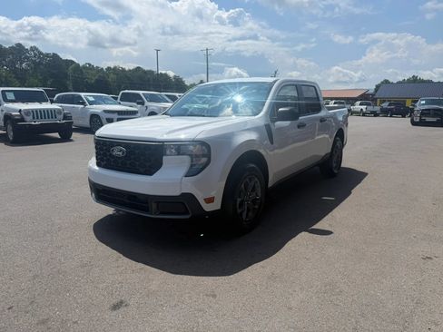Used 2025 Ford Maverick XLT w/ Equipment Group 302A AWD/4WD image 2