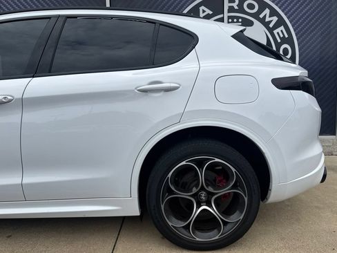 Used 2023 Alfa Romeo Stelvio Veloce AWD/4WD image 14