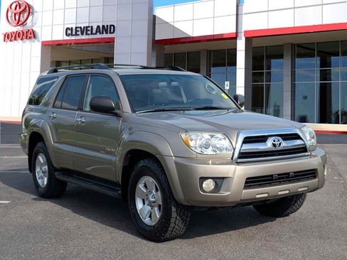 Used 2006 Toyota 4Runner SR5 AWD/4WD image 2