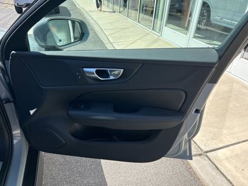 Used 2025 Volvo V60 B5 Cross Country Plus image 14