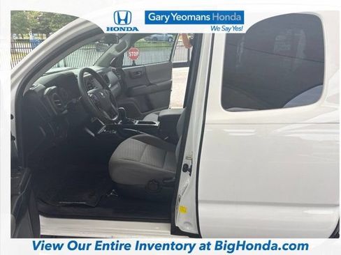 Used 2020 Toyota Tacoma SR w/ SR Convenience Package AWD/4WD image 8