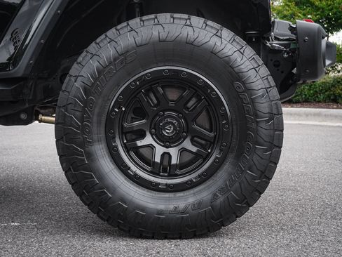 Used 2018 Jeep Wrangler Unlimited Rubicon AWD/4WD image 14