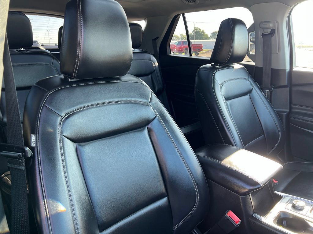Used 2021 Ford Explorer XLT w/ Equipment Group 202A AWD/4WD image 15