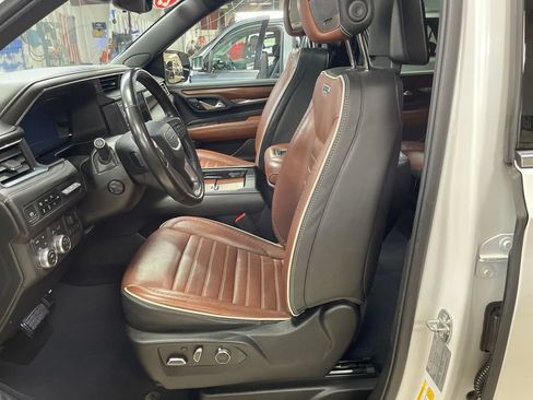 Used 2023 GMC Yukon XL Denali Ultimate AWD/4WD image 14