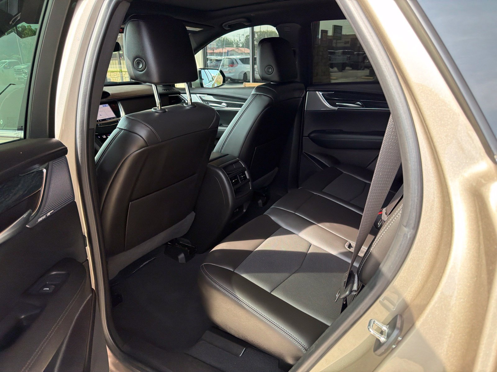 Used 2022 Cadillac XT5 Premium Luxury w/ LPO, Floor Liner Package AWD/4WD image 3