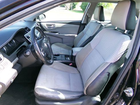 Used 2015 Toyota Camry SE w/ Moonroof Package FWD image 12