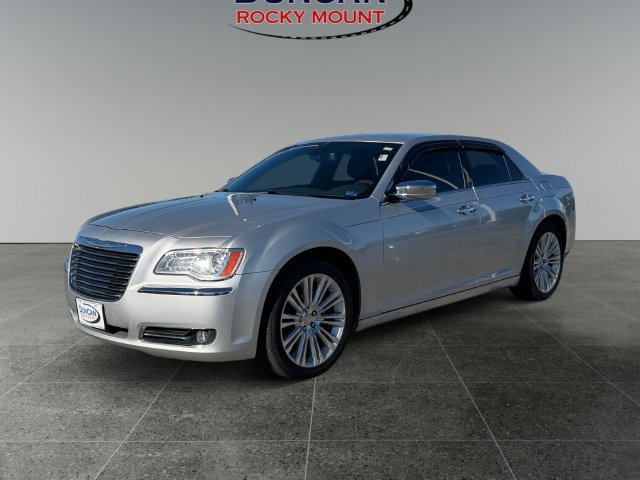 Used 2011 Chrysler 300 C RWD image 1