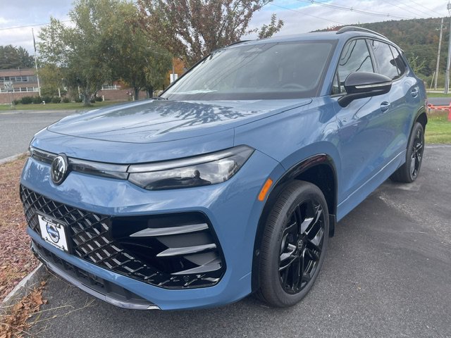New 2026 Volkswagen Tiguan SE R-Line AWD/4WD image 1