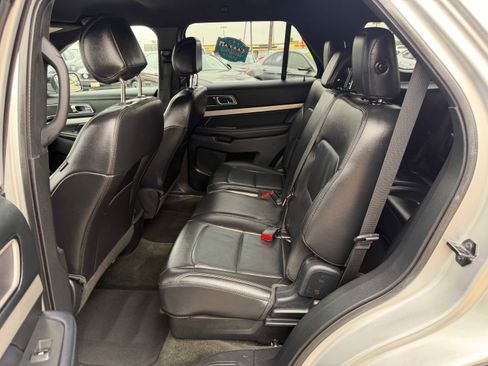 Used 2017 Ford Explorer XLT w/ Equipment Group 202A image 12