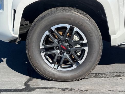 Used 2024 Toyota Tacoma TRD Sport w/ TRD Sport Upgrade Package image 31