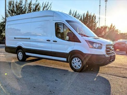 Used 2022 Ford E-Transit 148 High Roof Extended image 11