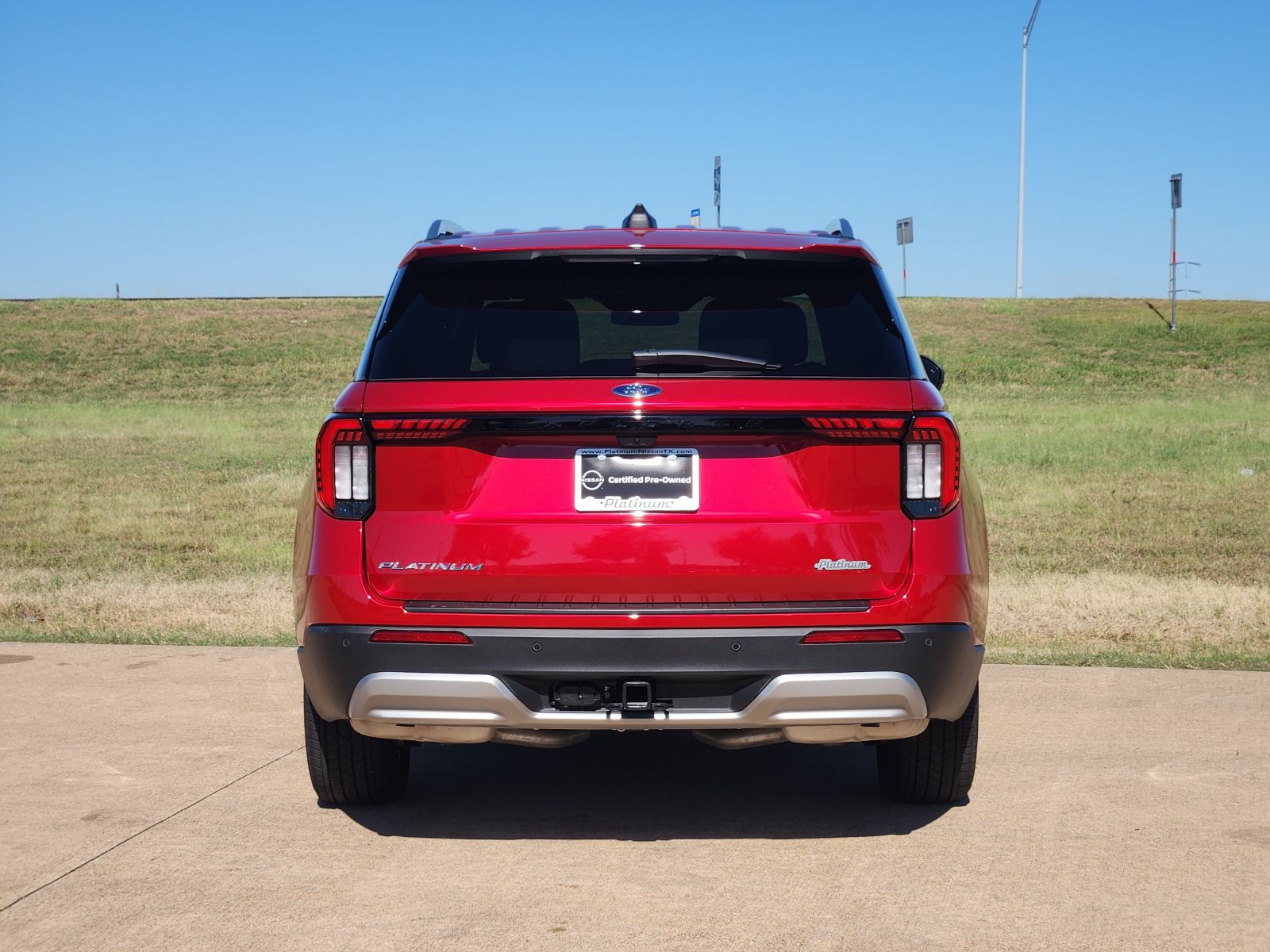 Used 2026 Ford Explorer Platinum RWD image 8