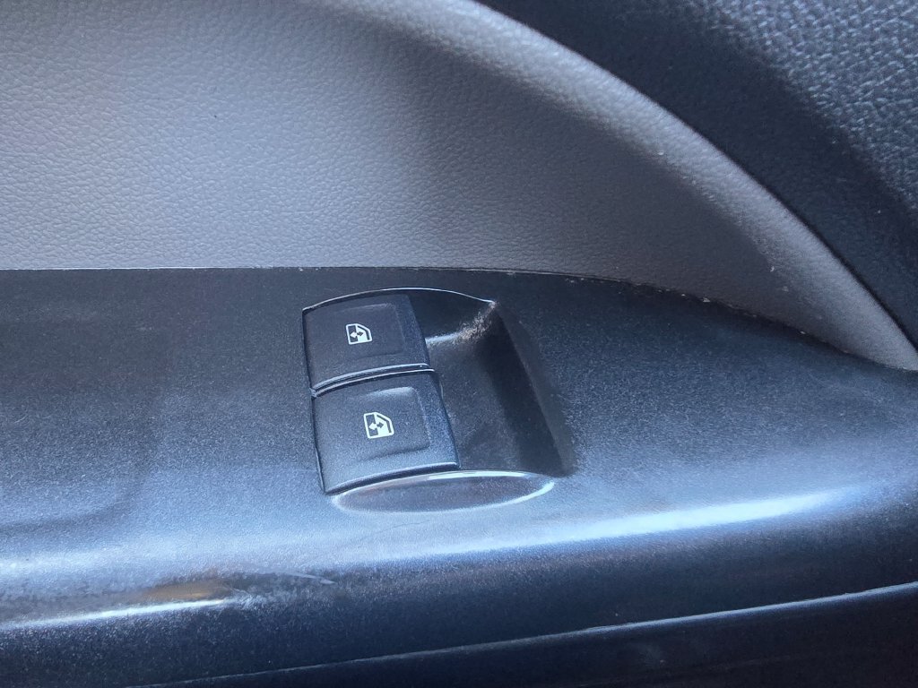 Used 2018 Chevrolet Colorado W/T RWD image 16