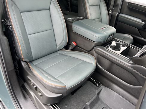 Used 2025 GMC Yukon AT4 w/ AT4 Premium Package AWD/4WD image 29