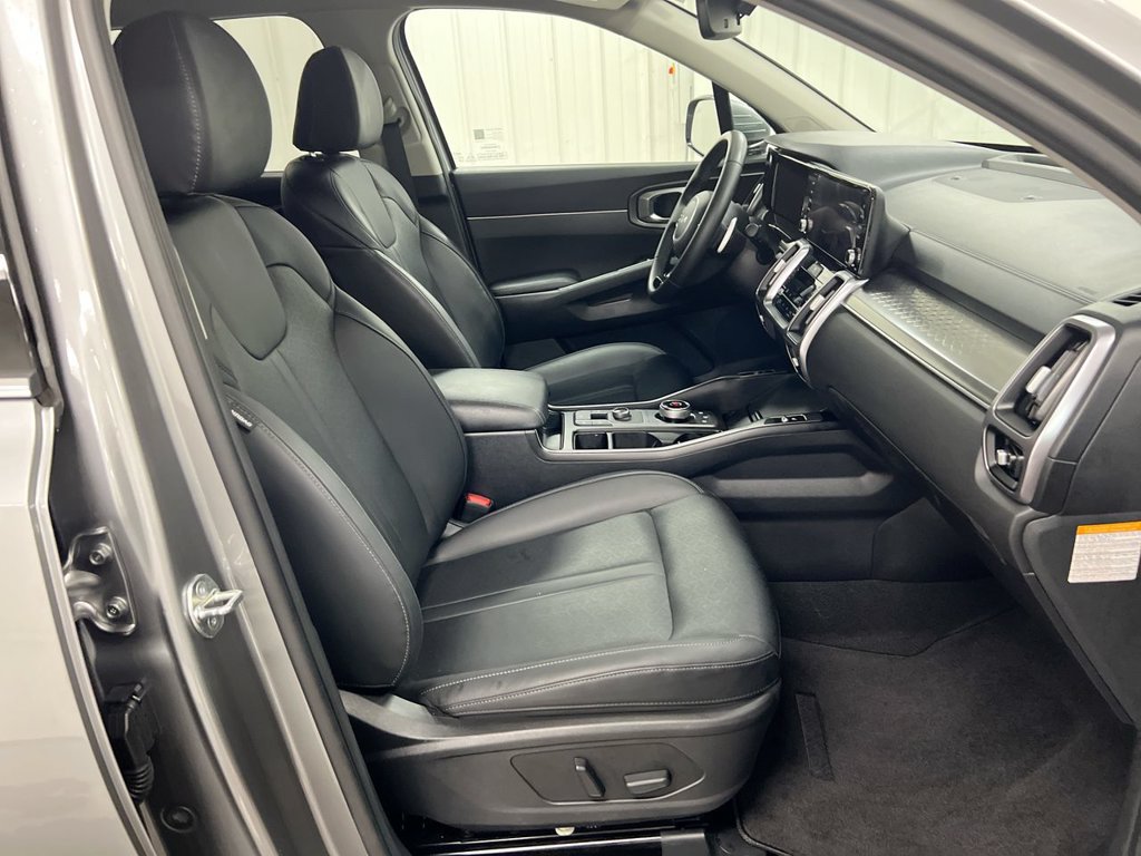Used 2023 Kia Sorento EX AWD/4WD image 22