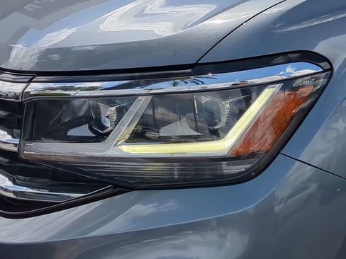 Certified 2022 Volkswagen Atlas SE image 7