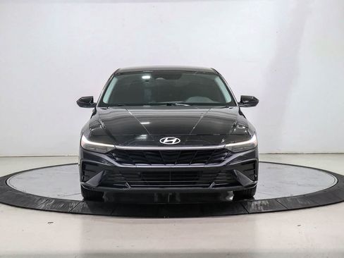 Used 2025 Hyundai Elantra Hybrid FWD image 6