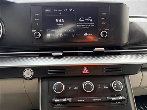 Used 2022 Kia Carnival LX image 18