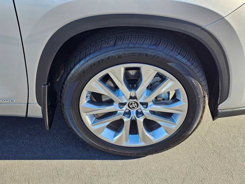 Used 2023 Toyota Highlander Limited image 9