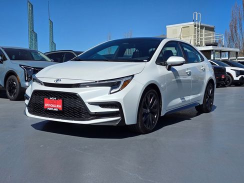 Used 2023 Toyota Corolla XSE FWD image 7