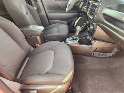 Used 2023 Jeep Renegade Latitude AWD/4WD image 14