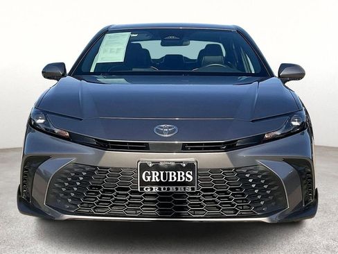 Used 2025 Toyota Camry SE image 6