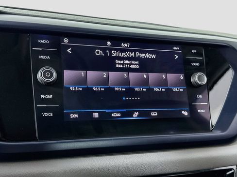Used 2022 Volkswagen Taos SE w/ Panoramic Sunroof Package FWD image 23