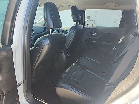 Used 2021 Jeep Cherokee Trailhawk w/ Technology Group AWD/4WD image 10