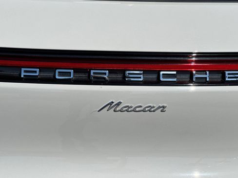 Used 2025 Porsche Macan AWD/4WD image 37