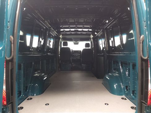 Used 2024 Mercedes-Benz Sprinter 2500 image 23