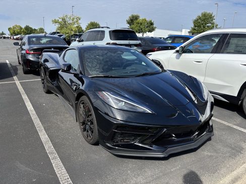 Used 2024 Chevrolet Corvette Stingray Preferred Cpe w/ Z51 Performance Package RWD image 2