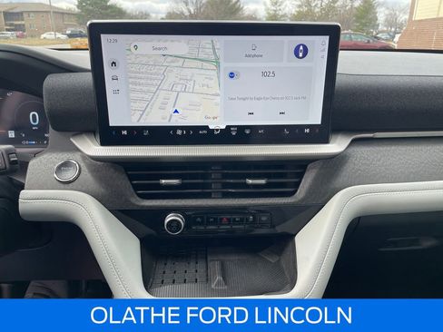 Used 2025 Ford Explorer Platinum w/ LUX Leather Package image 11