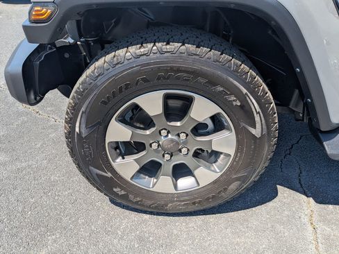 Used 2022 Jeep Wrangler Unlimited Sahara image 10