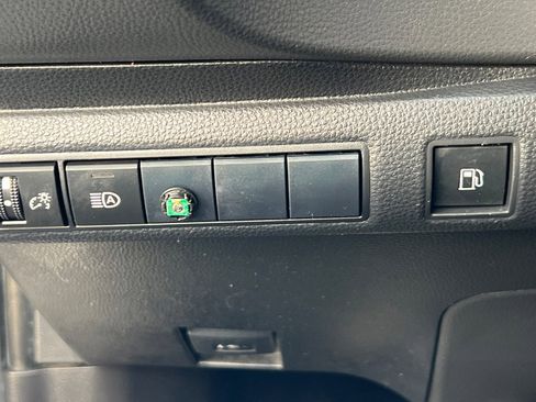 Used 2020 Toyota Corolla LE image 29