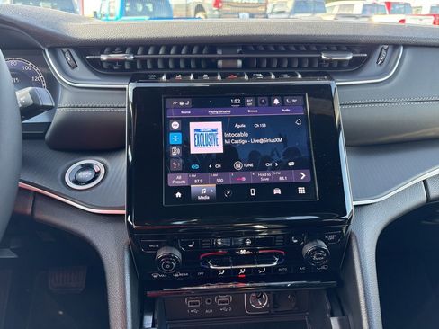 New 2025 Jeep Grand Cherokee Altitude image 32