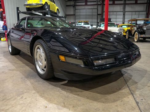 Used 1994 Chevrolet Corvette Coupe RWD image 12